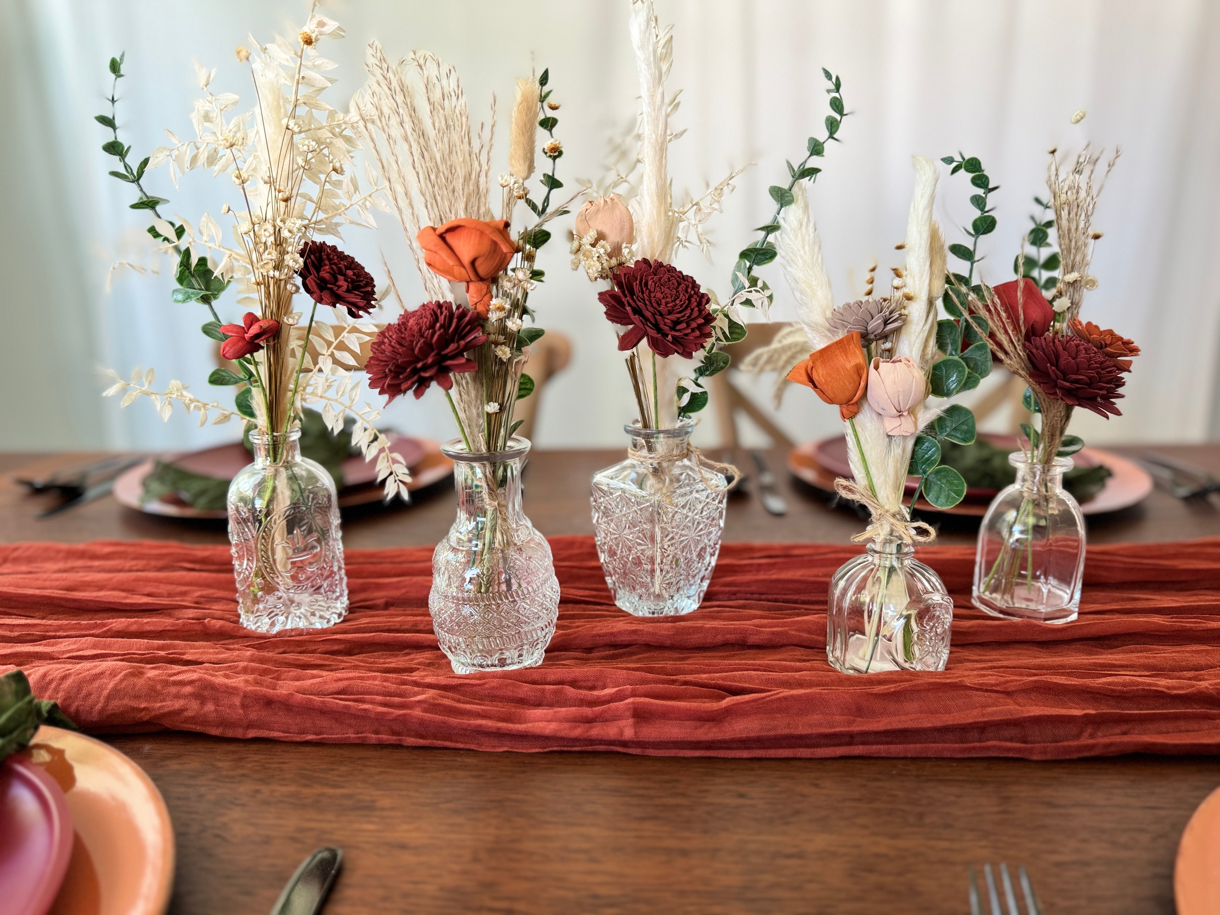 Bud Vase Tablescape - DIY Wedding Centerpiece Step-by-Step Instruction ...